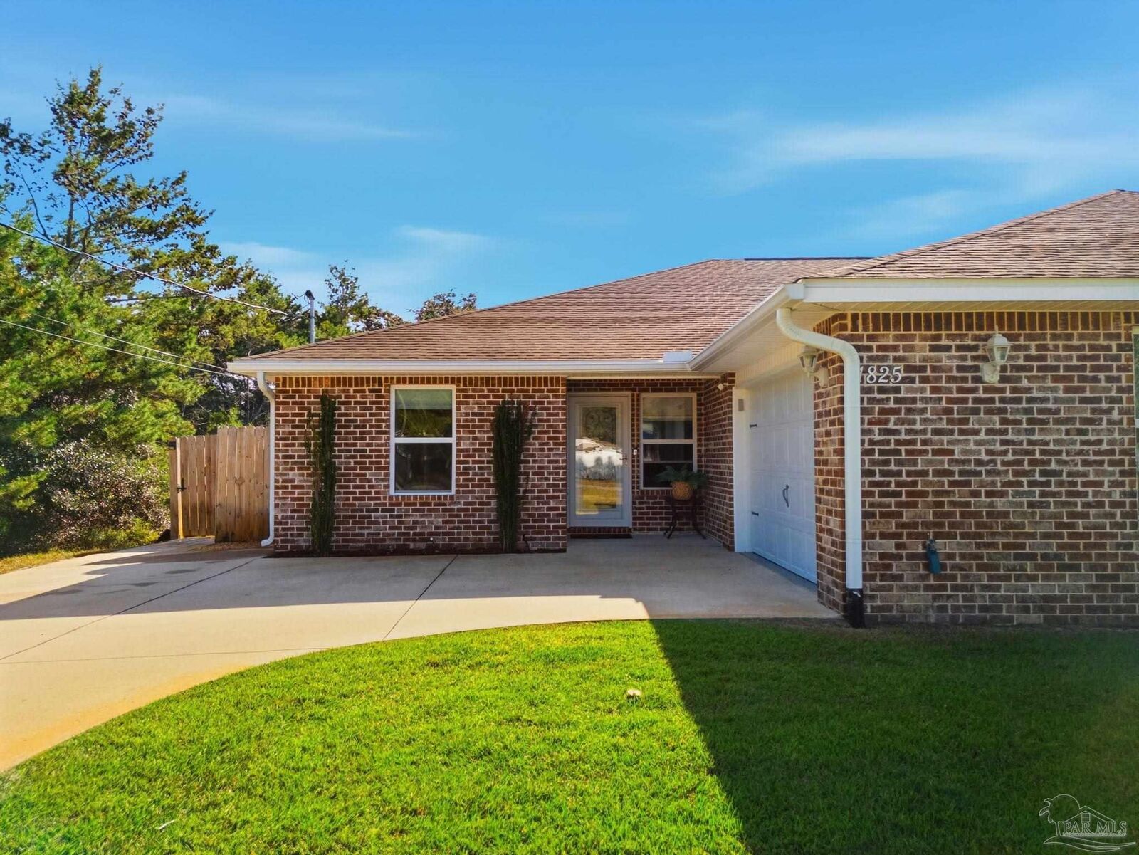 Property Photo: 1825 Sundown Dr FL 32566