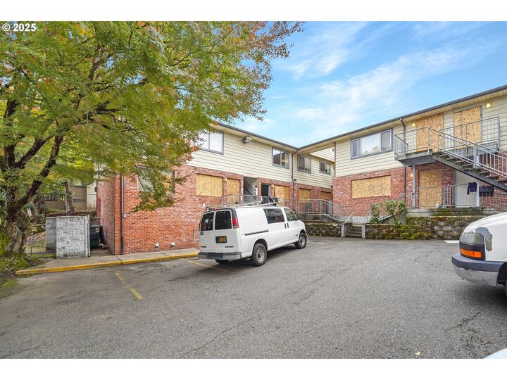 Property Photo:  1910 SE Stark St  OR 97214 