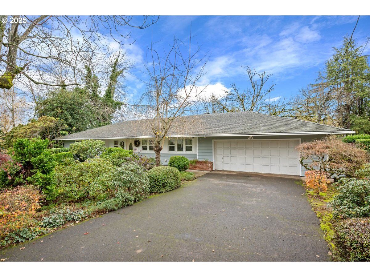 Property Photo:  13223 SE Harold St  OR 97236 