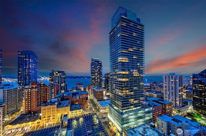 Property Photo: 1920 4th Avenue 2303 WA 98101