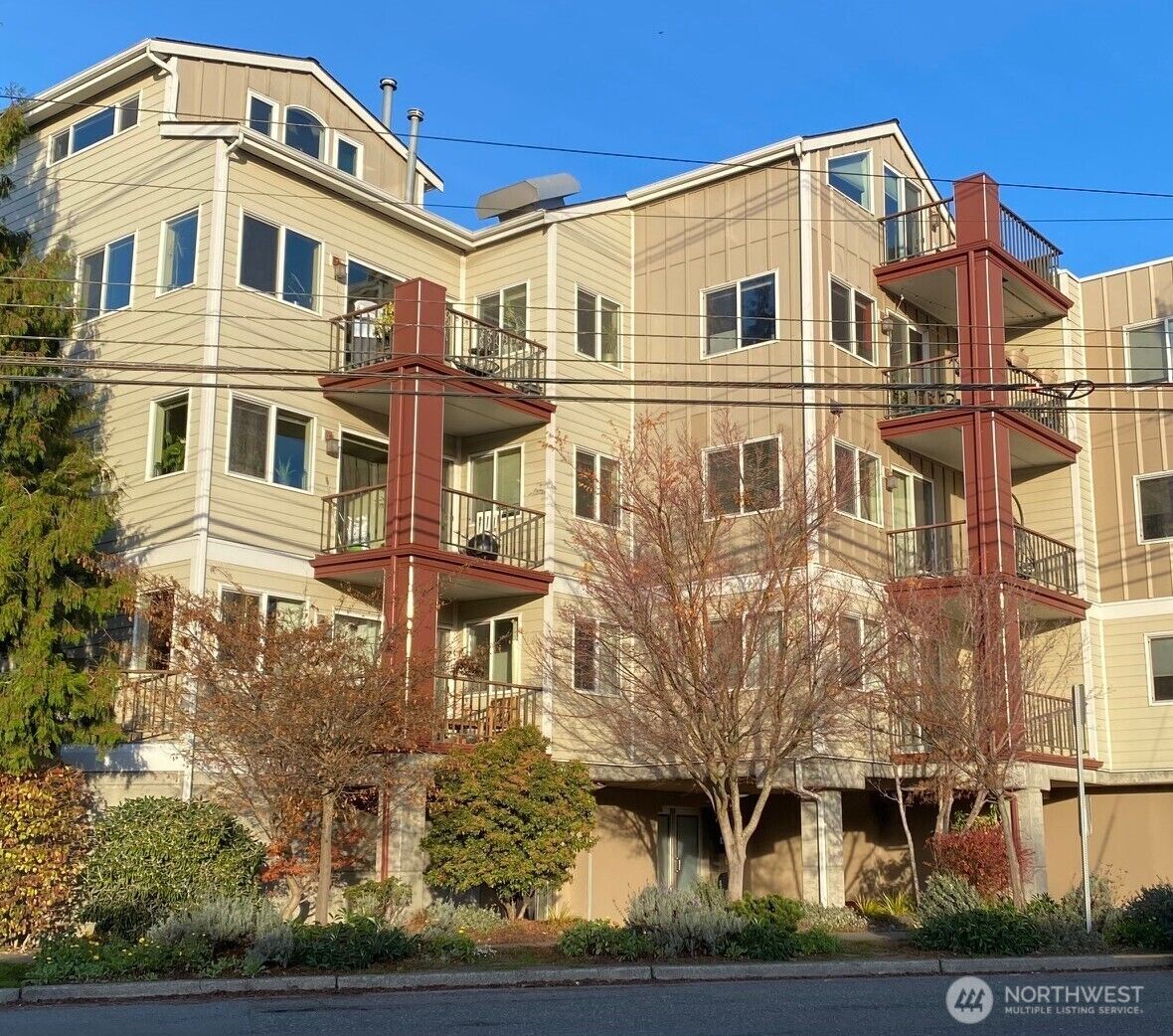 Property Photo: 1926 Fairview Avenue E 202 WA 98102