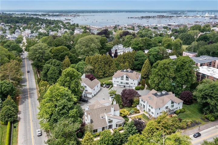 Property Photo:  421 Bellevue Avenue 3C  RI 02840 