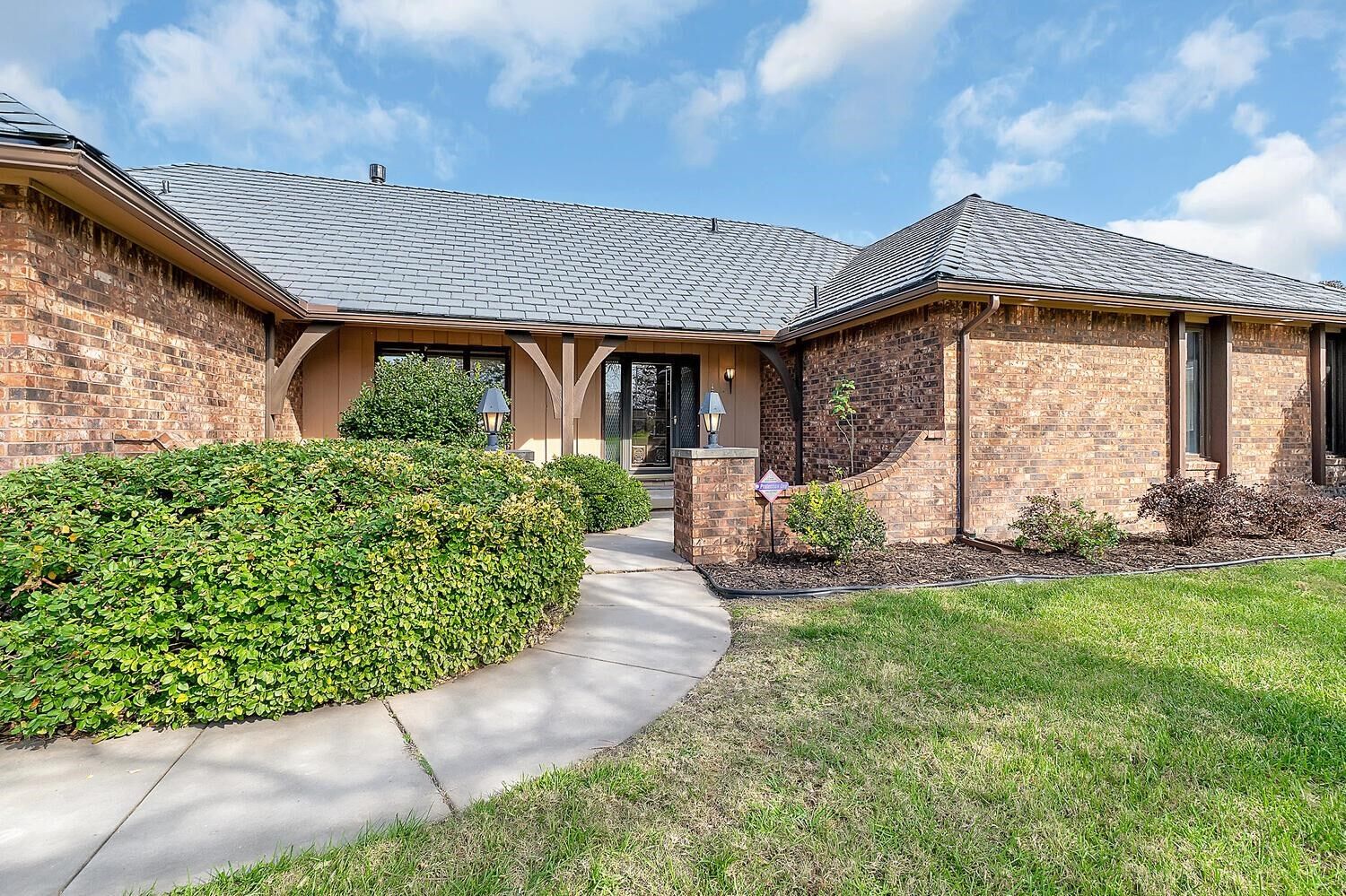Property Photo:  1508 S Robin Ridge Cir  KS 67230 