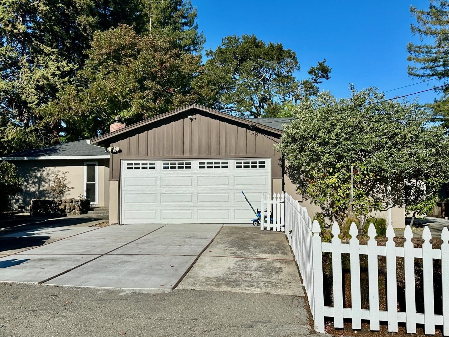 Property Photo: 2190 Mills Avenue CA 94025