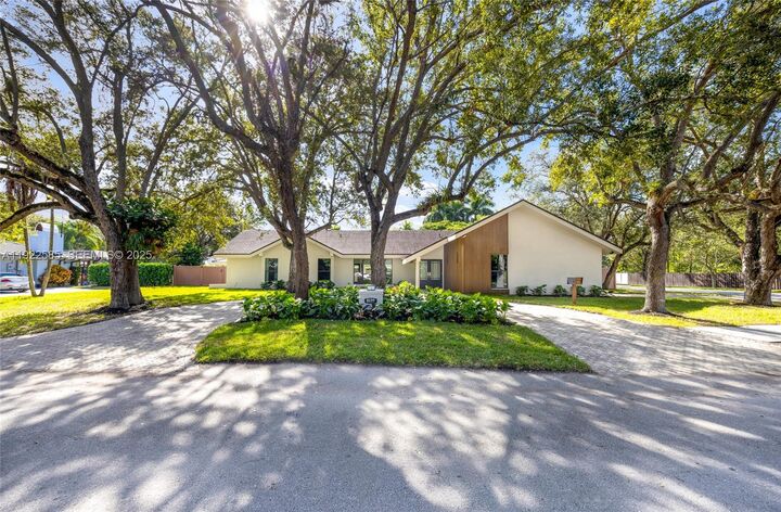 8120 SW 162nd St  Palmetto Bay FL 33157 photo