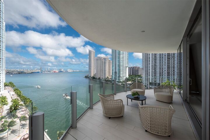 Property Photo:  300 Biscayne Boulevard Way 1101E  FL 33131 