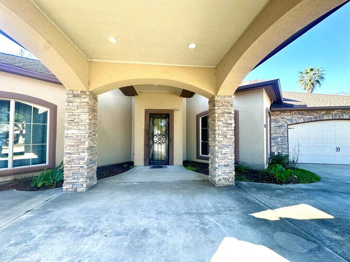 Property Photo:  216 Berwick Dr.  TX 77611 