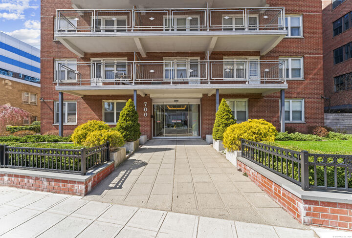 Property Photo:  700 Summer Street Ste 1C  CT 06901 