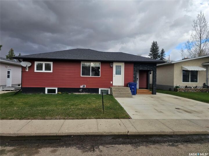 373 2nd Avenue W — photo 1