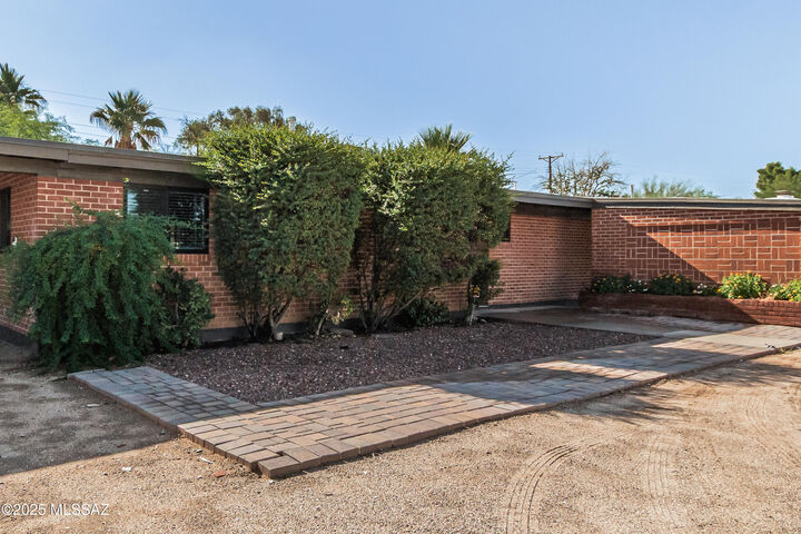 Property Photo:  5310 E 5th Street  AZ 85711 