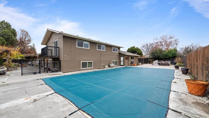 Property Photo: 803 N Quillan Street WA 99336