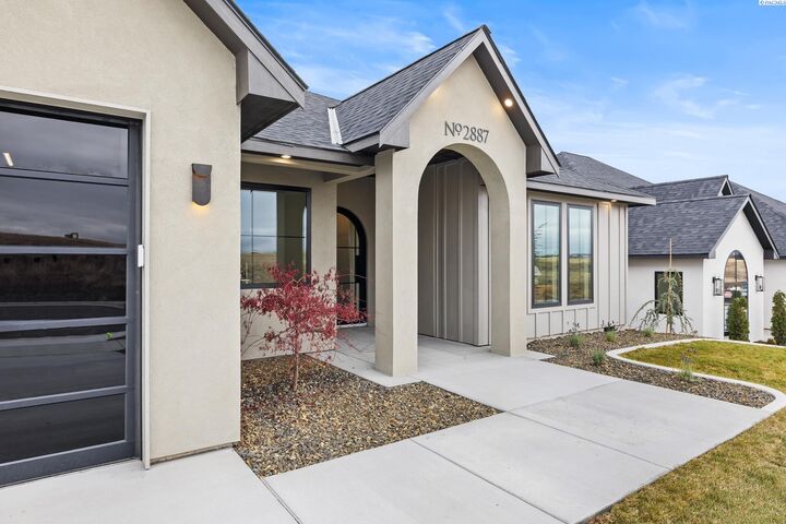 Property Photo: 2887 Savanna Ave WA 99352