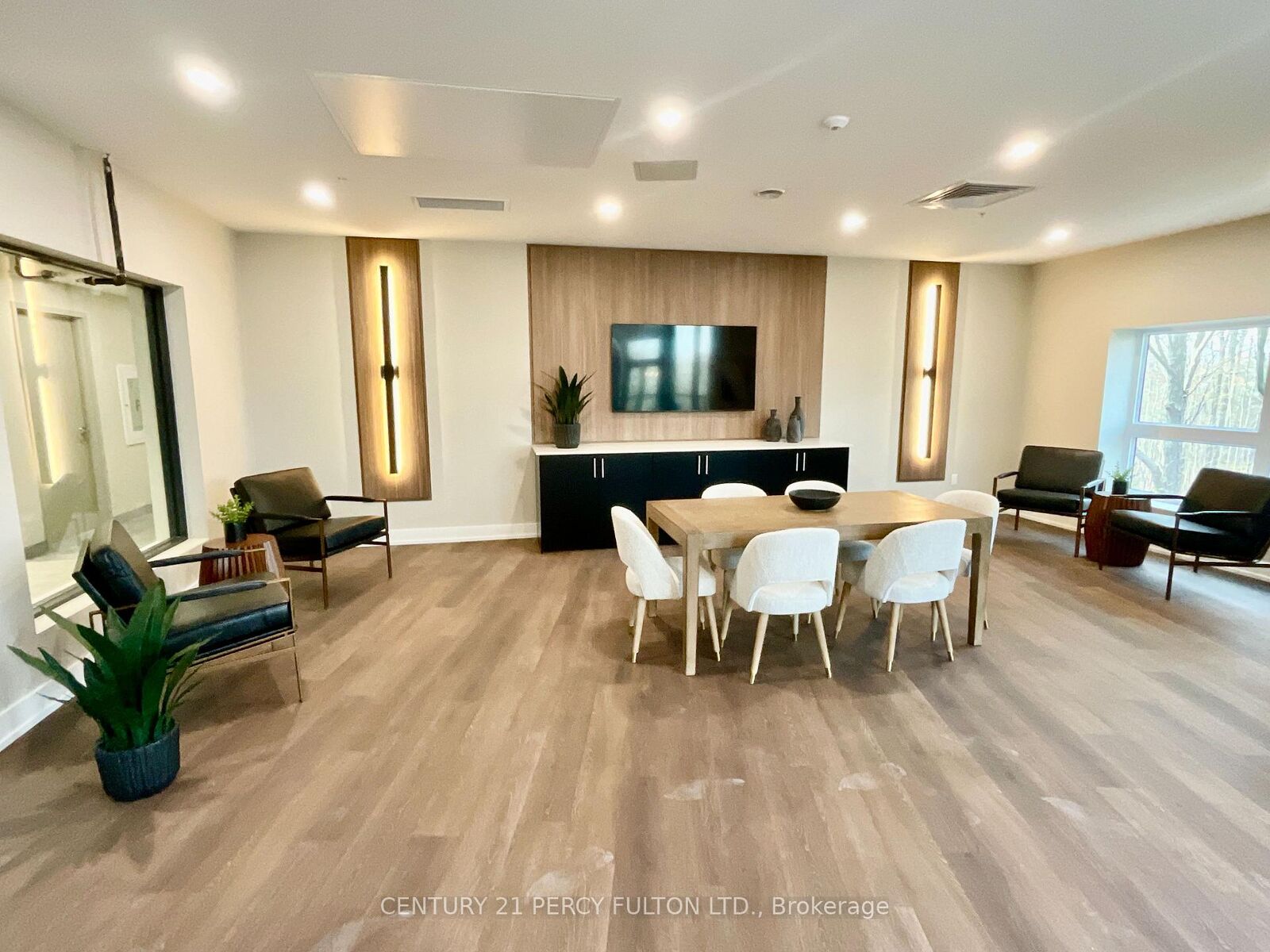 Property Photo:  1100 Lackner Place 303  ON N2A 0M1 