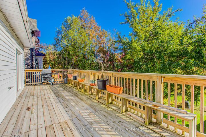 Property Photo: 165 Florence Avenue ON M2N 1G5