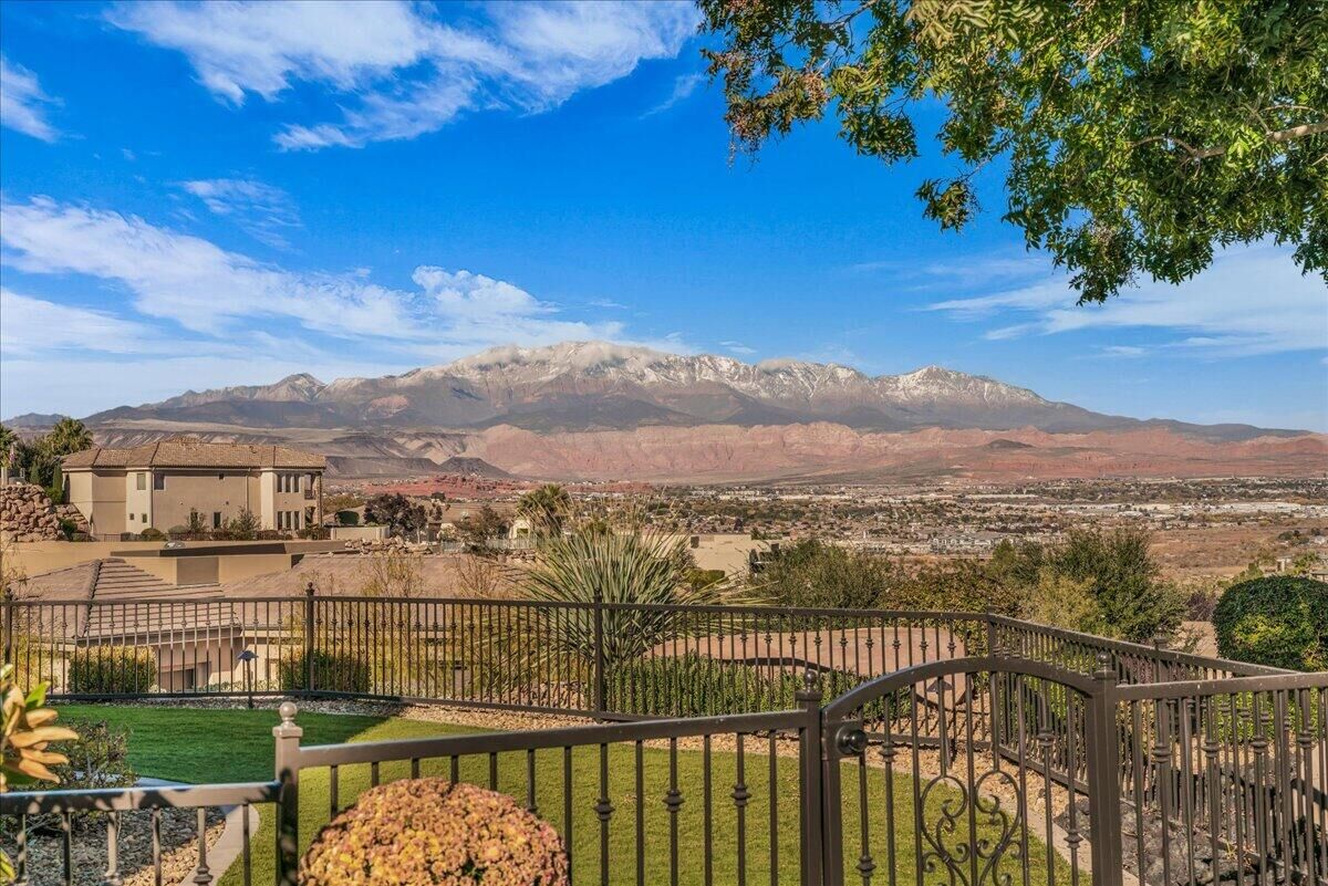 Property Photo: 2054 E Topaz Way UT 84790