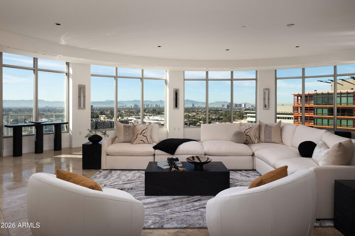 Property Photo:  2402 E Esplanade Lane Ph2  AZ 85016 