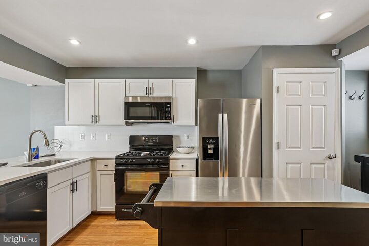 Property Photo: 1435 N Van Dorn Street C VA 22304