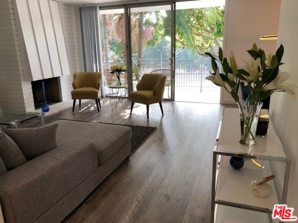 Property Photo: 9297 Burton Way CA 90210