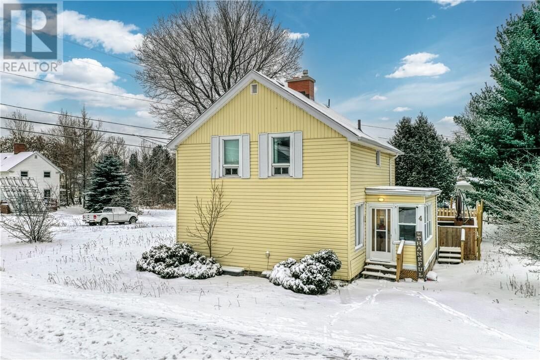 Property Photo: 4 Balsam Street ON P0M 1N0