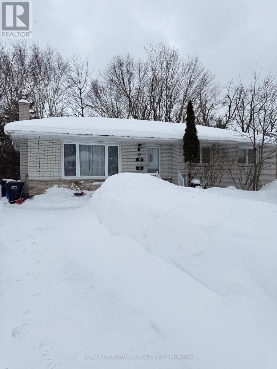 Property Photo:  89 Ottaway Avenue Upper  ON L4M 2X1 