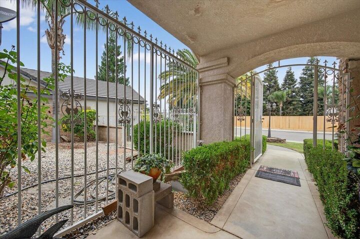 Property Photo:  2197 E Ticonderoga Drive  CA 93720 