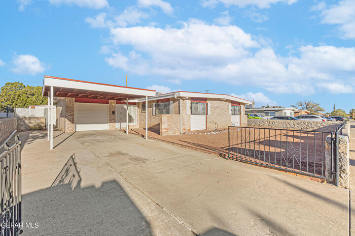 Property Photo: 5433 Vancouver Street TX 79924