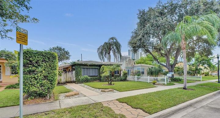 Property Photo: 1626 Tyler St FL 33020