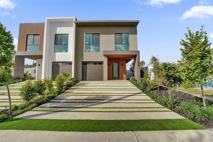 Property Photo:  1527 NE 15th Ave  FL 33304 