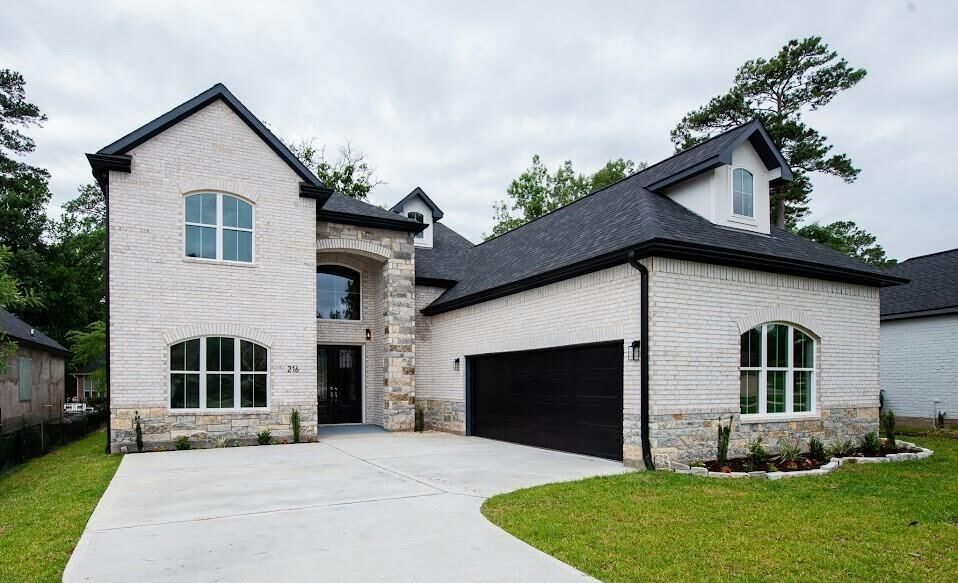 Property Photo: 216 Monterrey Road W TX 77356