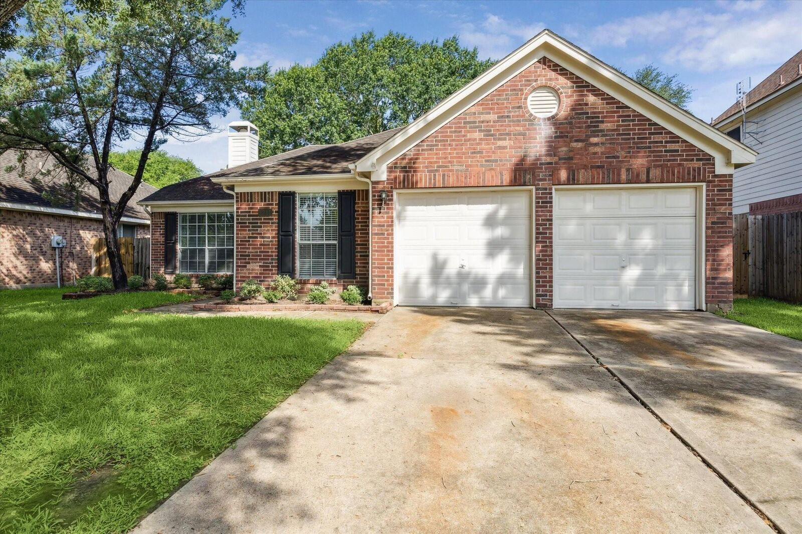 Property Photo: 8211 Broken Timber Way TX 77095