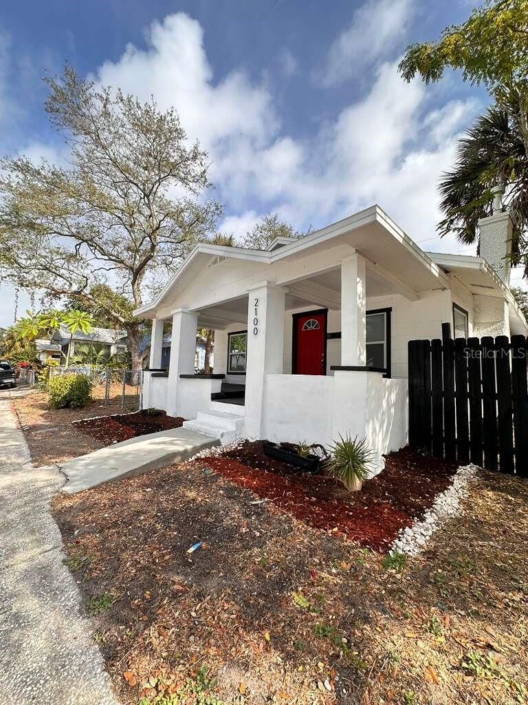Property Photo: 2100 Auburn Street S FL 33712