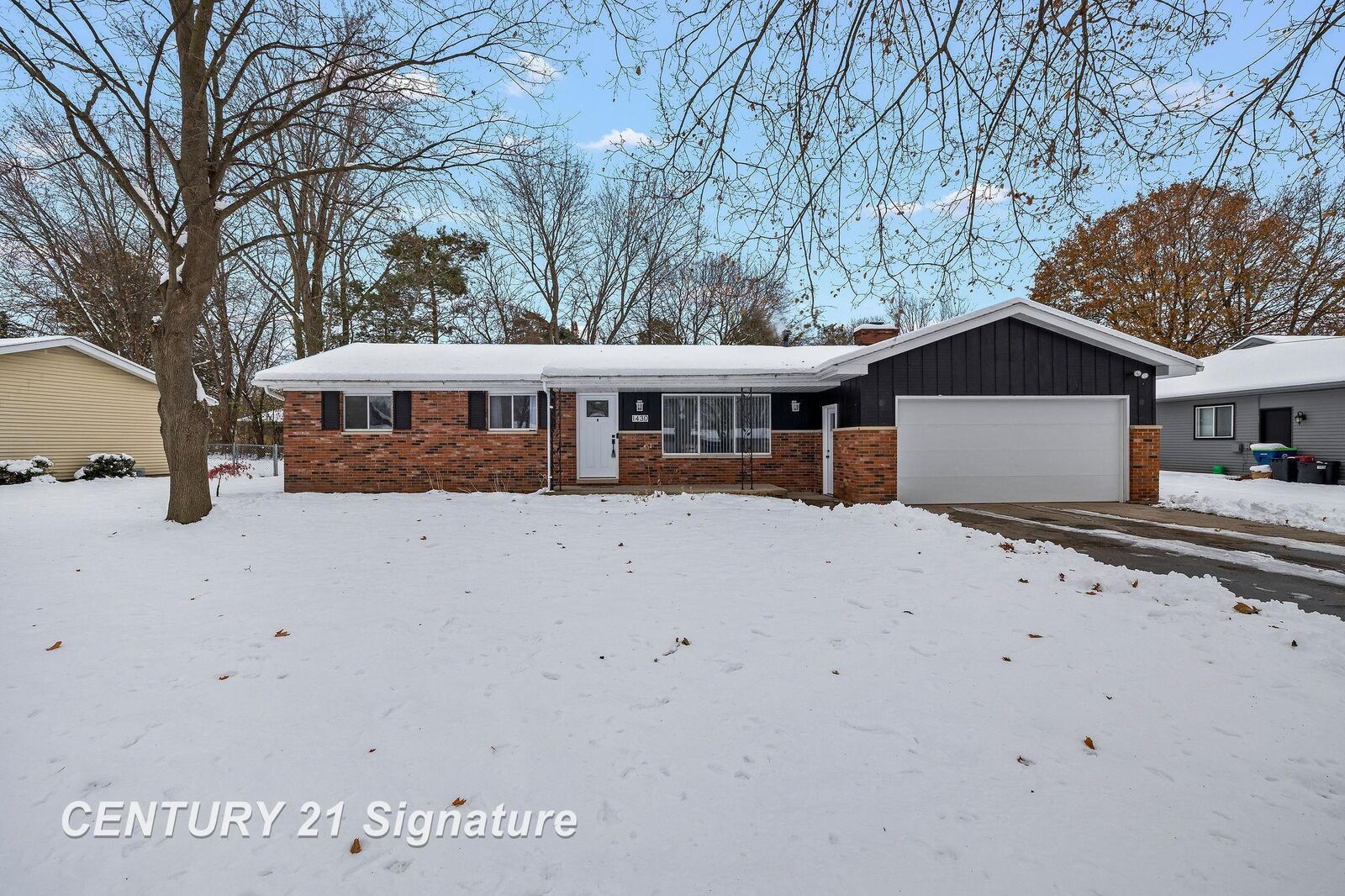 Property Photo:  1430 Dover Place  MI 48638 