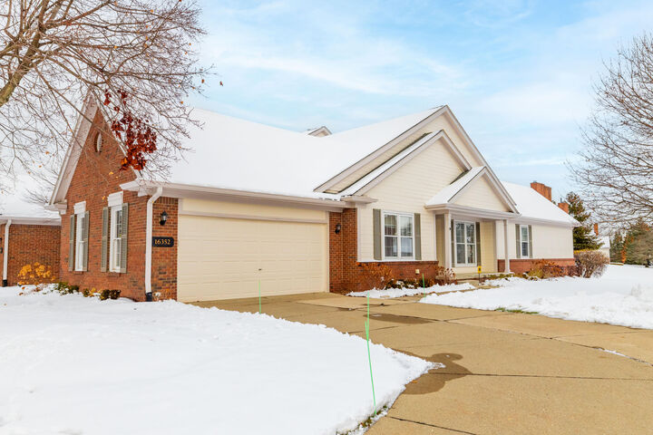 Property Photo: 16352 Country Knoll Drive MI 48168