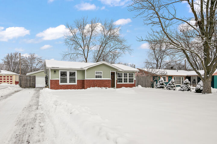 Property Photo:  426 W Arlington Lane  IL 60417 