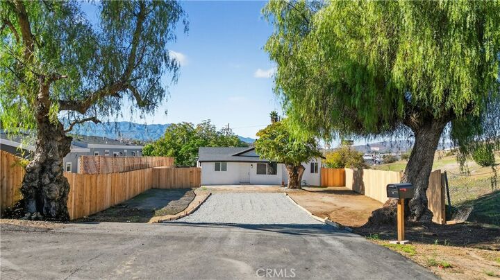 Property Photo:  513 Lookout  CA 92530 