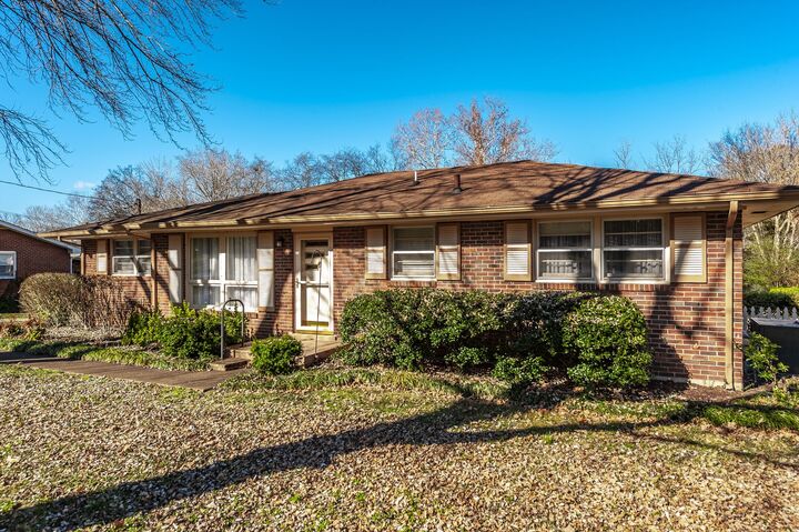 Property Photo: 910 Tuckahoe Dr TN 37115