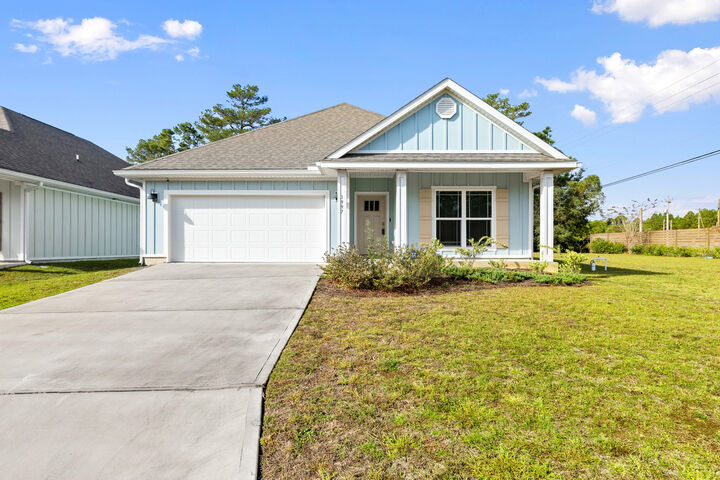 Property Photo: 1997 Noleka Court FL 32566