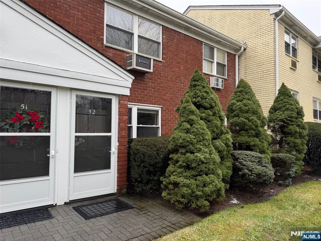 Property Photo:  52 Regency Park 52  NJ 07446 