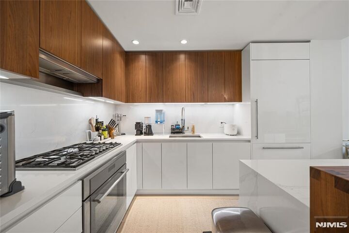 Property Photo: 1000 Maxwell Lane 10G NJ 07030