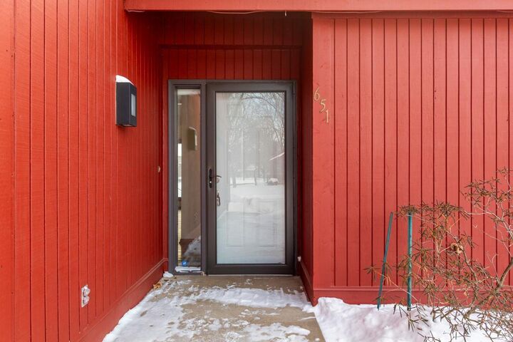 Property Photo:  651 Lincoln Street N  MN 55057 