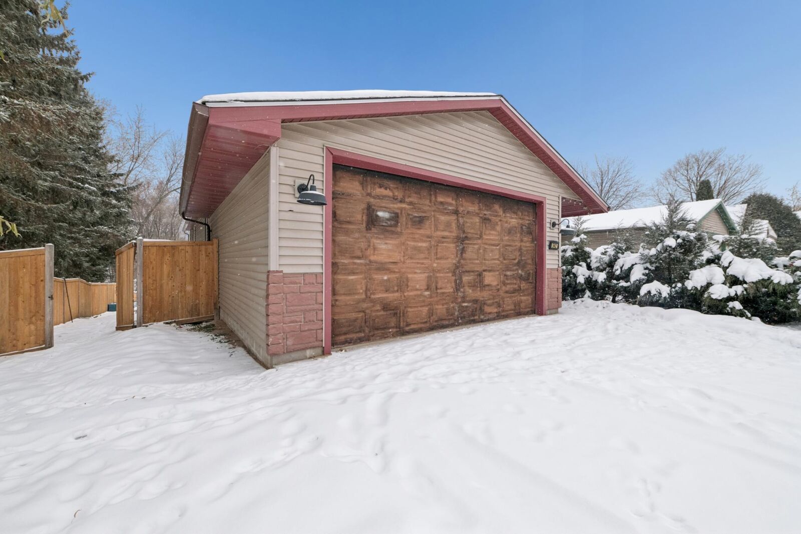 Property Photo: 542 5th Avenue SW MN 55008