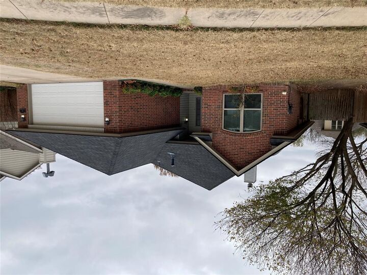 Property Photo: 405 Rhoades Court OK 73072