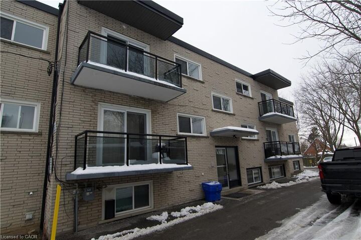 Property Photo:  122 Sixth Avenue 304  ON N2C 1R1 