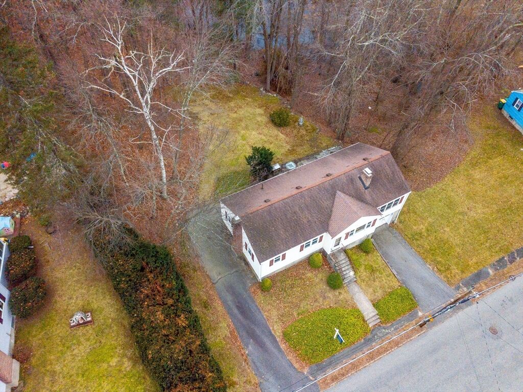 Property Photo:  7 Grace Rd  MA 01801 