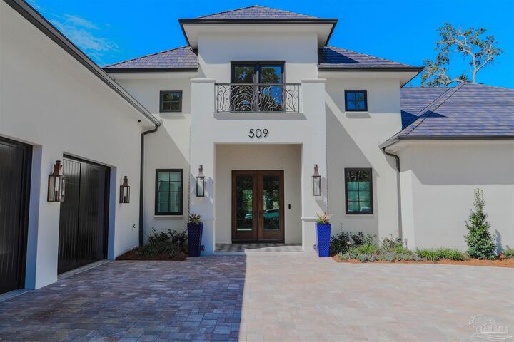 Property Photo: 509 Dracena Way FL 32561