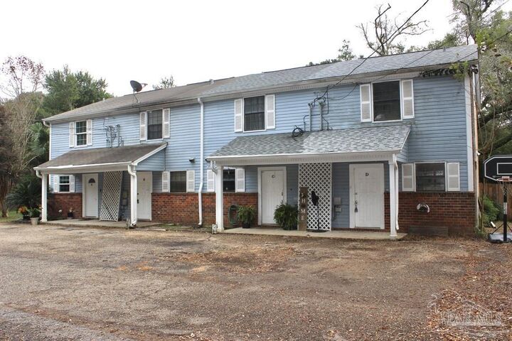 Property Photo:  7705 Kipling St D  FL 32514 