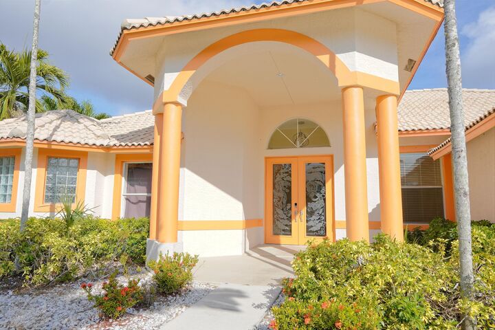 Property Photo: 781 SW Dolores Avenue FL 34983