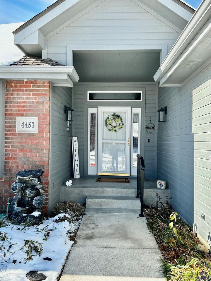 Property Photo: 4453 SW Colly Creek Dr KS 66610