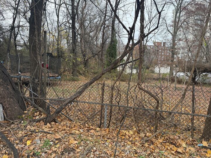 Property Photo:  860 Briarwood Avenue  CT 06604 