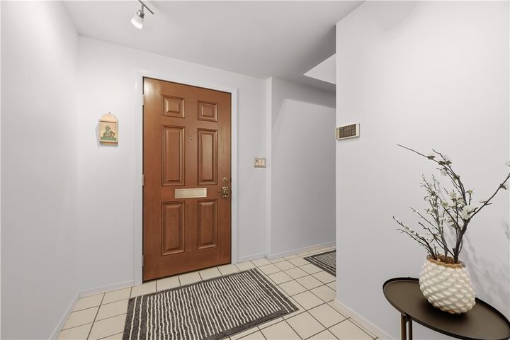 Property Photo: 4700 Ellsworth Ave 4 PA 15213